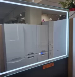 Прямоугольное зеркало с подсветкой