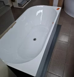 Акриловая Ванна F5007 пристенная 170 на 80